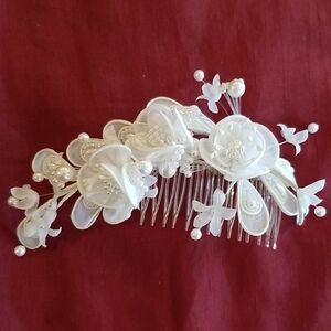 Beautiful White Floral Hair Comb
